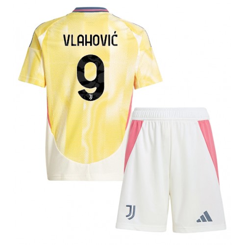 Dětský fotbalový dres Juventus Dusan Vlahovic #9 2024-25 Venkovní Krátký Rukáv (+ trenýrky)